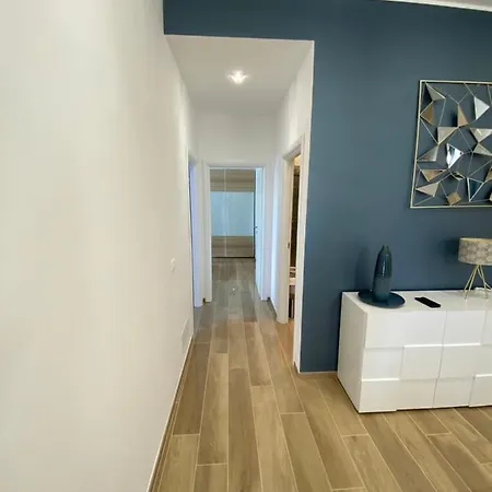 Genoa Lux Apartments With Parking Exterior photo