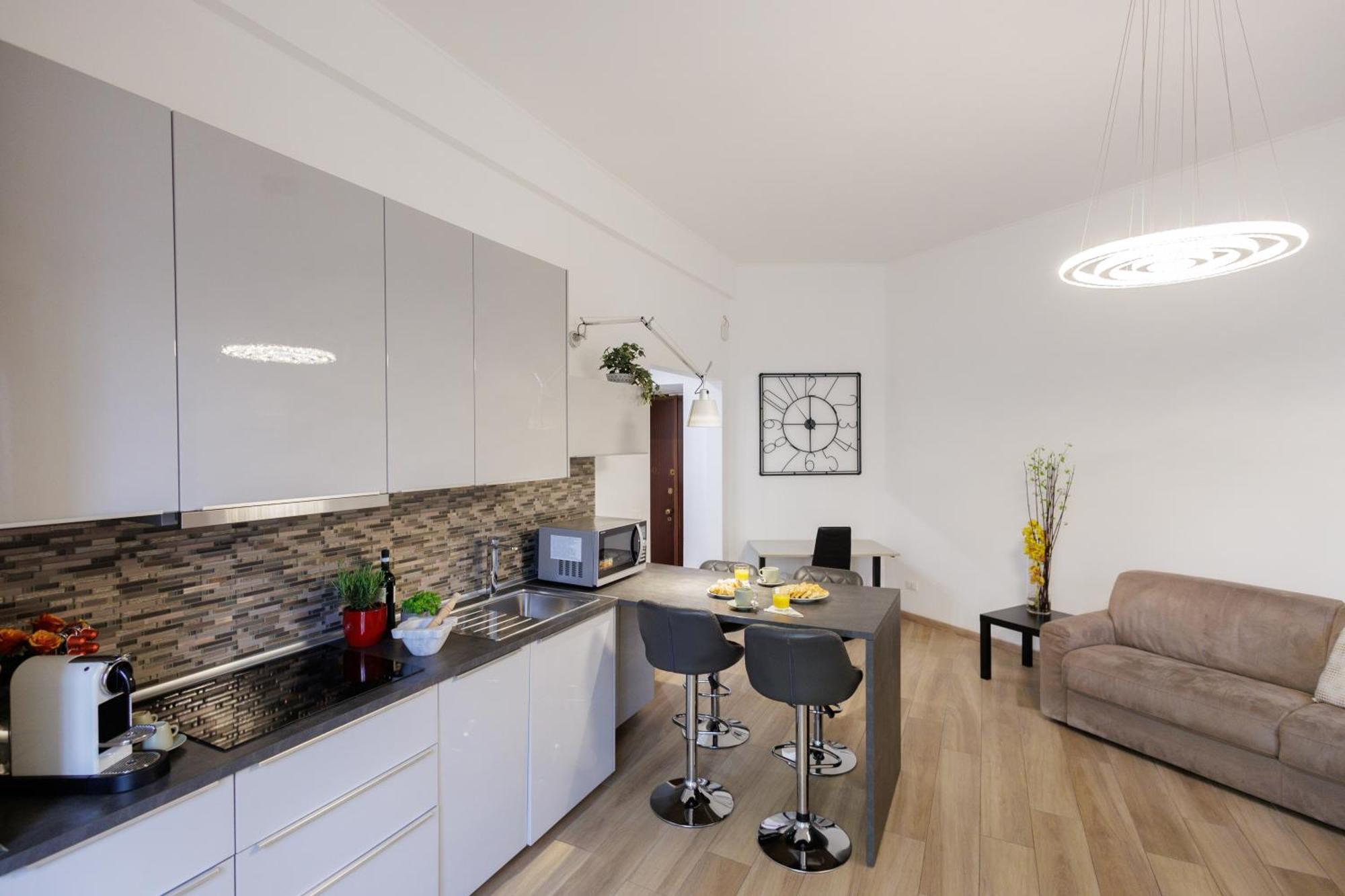 Lux With Parking Apartment *