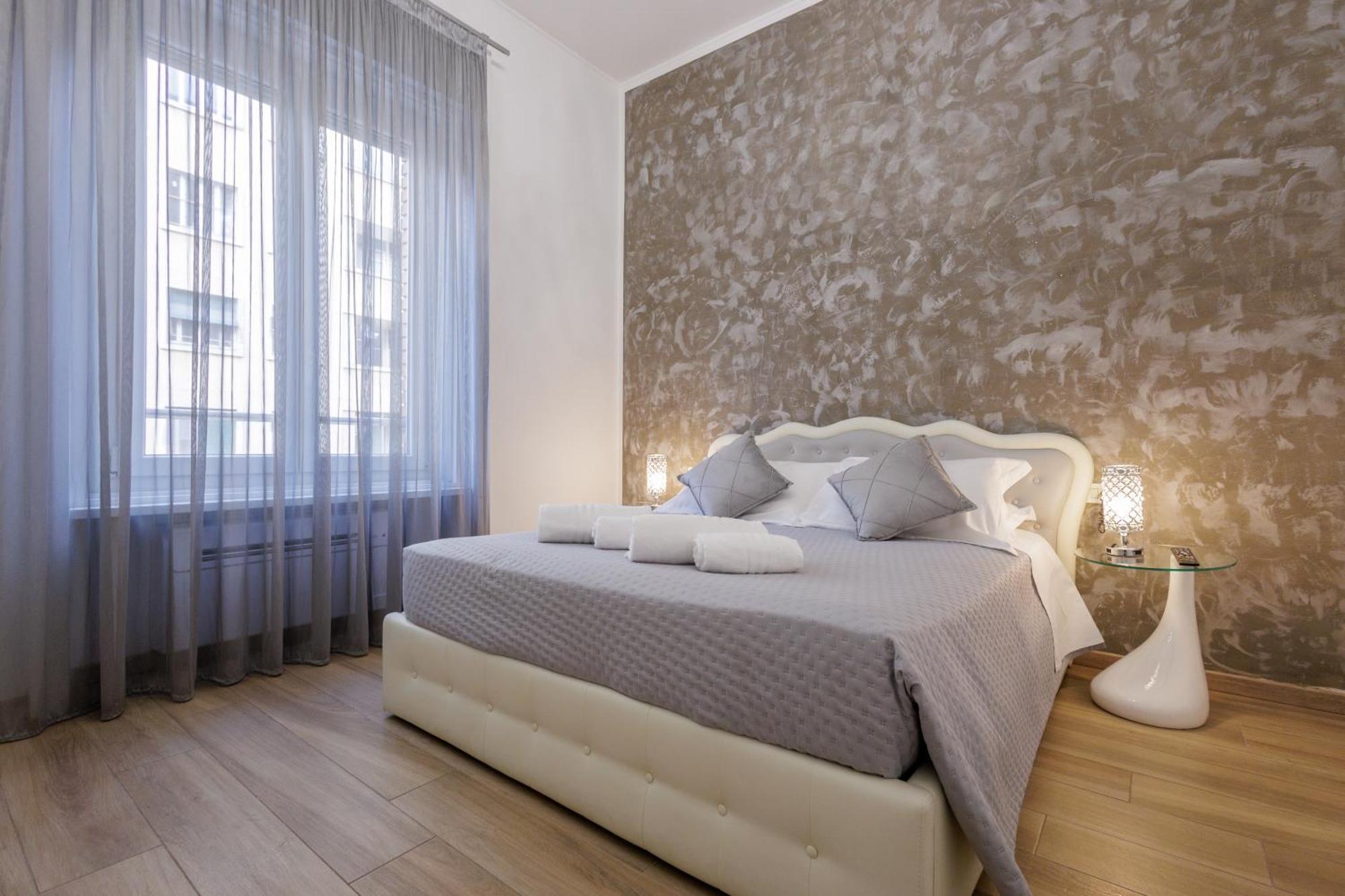 Lux With Parking Apartment *