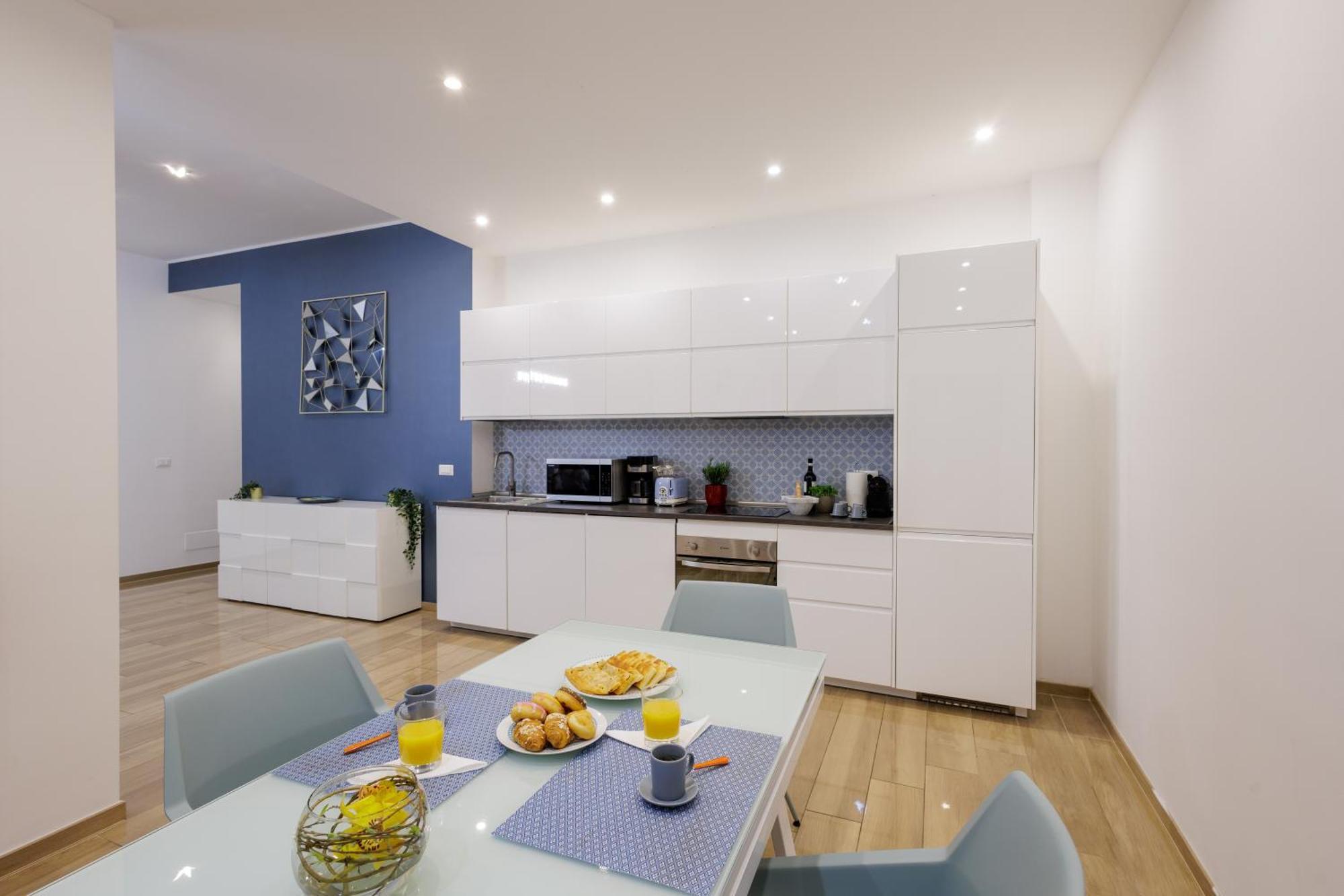 Lux With Parking Apartment *
