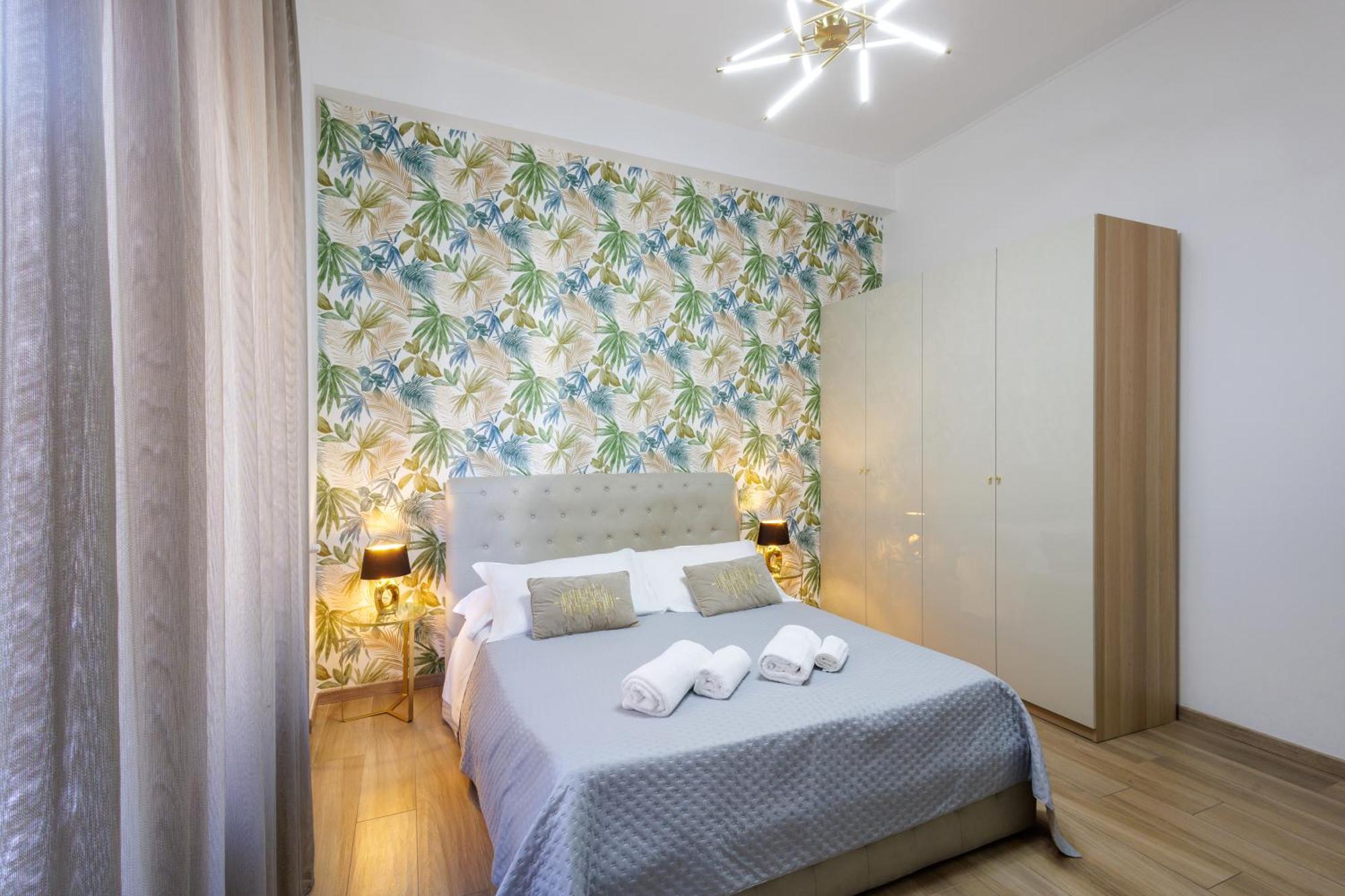 Lux With Parking Apartment *